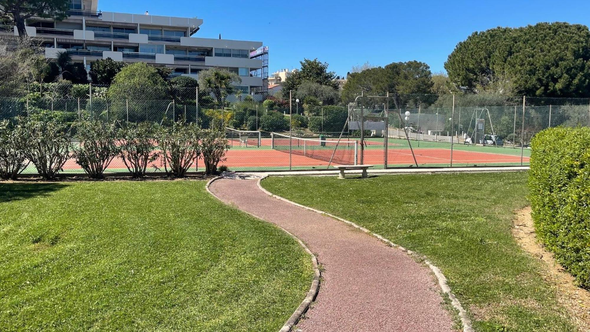 Joli Studio Vue Mer, Piscine, Tennis, Parking Antibes Bagian luar foto
