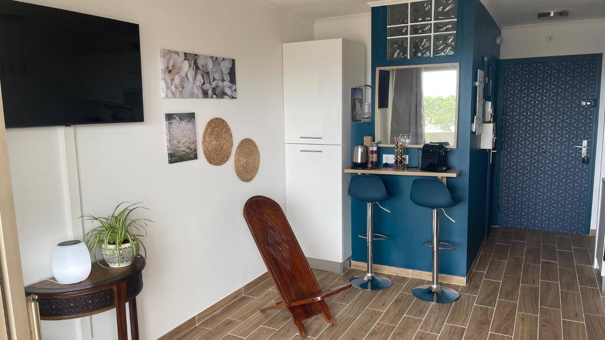 Joli Studio Vue Mer, Piscine, Tennis, Parking Antibes Bagian luar foto